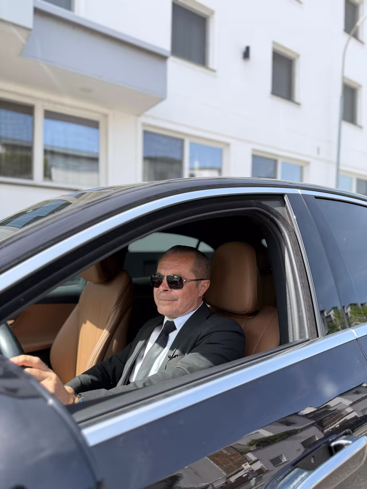 vienna chauffeur service chauffeur service vienna chauffeur service in vienna private chauffeur service Chauffeurdienst Wien, VIP Fahrservice, Flughafentransfer Wien, Privater Chauffeur Service, Limousinenservice, Stundenvermietung, Business Transfer, Premium Fahrservice, Exklusiver Fahrservice, Mercedes, Wien, Chauffeur Service, Stadttransfer, Langstrecken Transfer, Business Van, First Class, Business Class, Kleinbus, Chauffeur mieten Wien, Privatfahrer stundenweise, Limousine mit Chauffeur, Chauffeurservice für Events, Stundenbuchung Wien Luxus Taxi Wien, exklusives Taxi in Wien, private Stadtrundfahrt, geräumiges Großraum Taxi, Business Van mit Fahrer, Premium Taxi, VIP Taxi, Transportlösung für Meetings, Kleinbus-Taxi, Luxus-Taxi Langstreckentransfer Chauffeur, Chauffeur Langstrecke, Chauffeurfahrt Ausland, Transfer Wien Ausland, Luxusreise Chauffeur, Grenzüberschreitender Limousinenservice, Langstreckenfahrt mit Fahrer, Limousinenservice im Ausland, Privatfahrer für Fernfahrten, Chauffeurservice europaweit Mercedes S-Klasse, Luxus Chauffeurservice, Executive Chauffeur Service, S-Klasse mit Chauffeur, First Class Limousine, Luxustransfer für Geschäftsreisen, Hochzeitsfahrt Limousinenservice Privat Chauffeur Kosten, Chauffeur Service Preise, Chauffeur Kosten pro Stunde, Kosten Limousinenservice, monatliche Kosten Chauffeur, Großraumtaxi, Minivan-Taxi, BMW 7er mit Fahrer