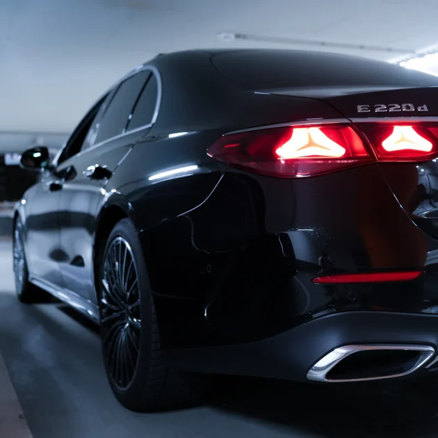 Chauffeurdienst Wien, VIP Fahrservice, Flughafentransfer Wien, Privater Chauffeur Service, Limousinenservice, Stundenvermietung, Business Transfer, Premium Fahrservice, Exklusiver Fahrservice, Mercedes, Wien, Chauffeur Service, Stadttransfer, Langstrecken Transfer, Business Van, First Class, Business Class, Kleinbus, Chauffeur mieten Wien, Privatfahrer stundenweise, Limousine mit Chauffeur, Chauffeurservice für Events, Stundenbuchung Wien Luxus Taxi Wien, exklusives Taxi in Wien, private Stadtrundfahrt, geräumiges Großraum Taxi, Business Van mit Fahrer, Premium Taxi, VIP Taxi, Transportlösung für Meetings, Kleinbus-Taxi, Luxus-Taxi Langstreckentransfer Chauffeur, Chauffeur Langstrecke, Chauffeurfahrt Ausland, Transfer Wien Ausland, Luxusreise Chauffeur, Grenzüberschreitender Limousinenservice, Langstreckenfahrt mit Fahrer, Limousinenservice im Ausland, Privatfahrer für Fernfahrten, Chauffeurservice europaweit Mercedes S-Klasse, Luxus Chauffeurservice, Executive Chauffeur Service, S-Klasse mit Chauffeur, First Class Limousine, Luxustransfer für Geschäftsreisen, Hochzeitsfahrt Limousinenservice Privat Chauffeur Kosten, Chauffeur Service Preise, Chauffeur Kosten pro Stunde, Kosten Limousinenservice, monatliche Kosten Chauffeur, Großraumtaxi, Minivan-Taxi, BMW 7er mit Fahrer